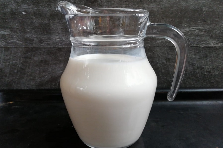 Молокозаводы массово отказывают в закупе молока у казахстанских ферм