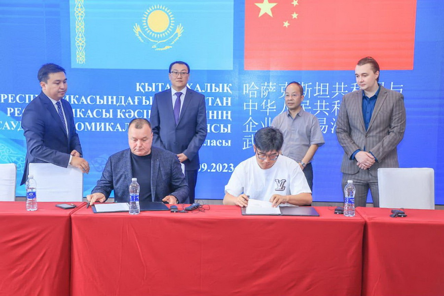 Казахстан поставит в Китай лапшу, масло и другую продукцию на $28 млн