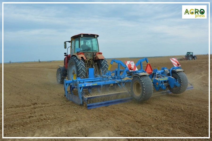 Аграриям Жамбылской области отгружено 1,7 тыс. т топлива для весенне-полевых работ