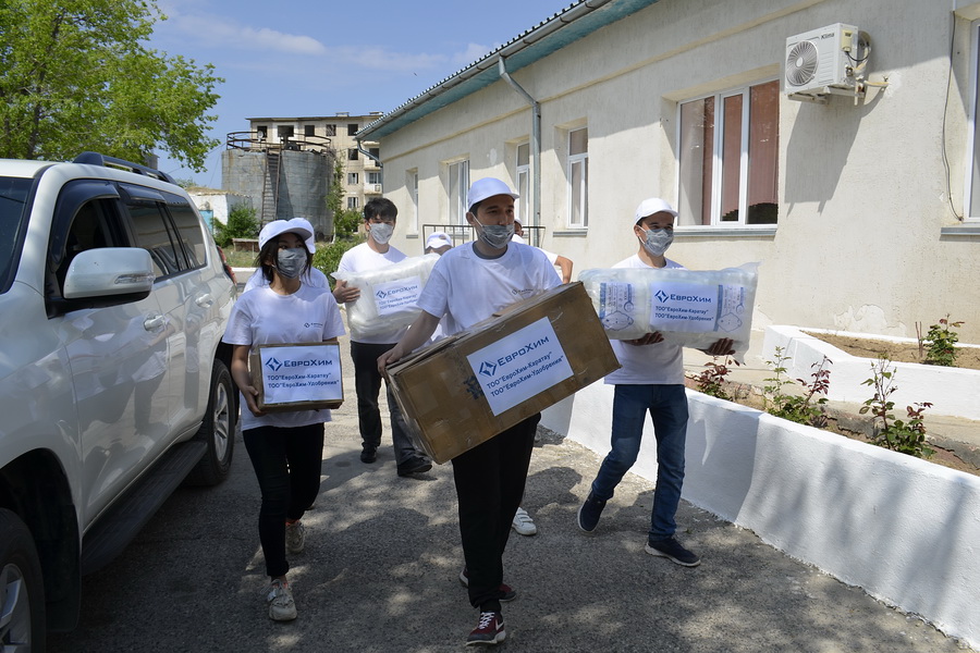 Волонтеры ЕвроХима подарили районной больнице аппарат ИВЛ и медтовары 