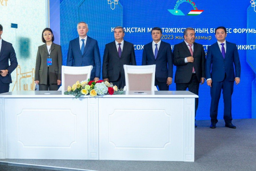 Казахстан заключил контракты с Таджикистаном на $1,8 млрд