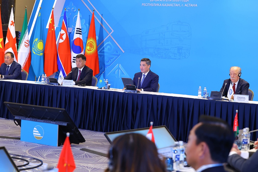 Казахстан построит 5 тыс. км новых железных дорог 