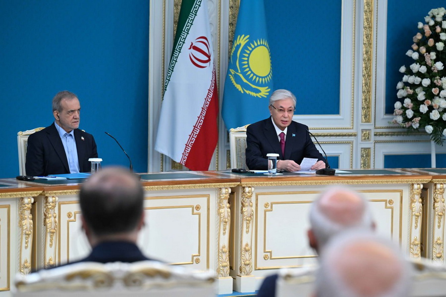 Токаев обсудил с президентом Ирана рост поставок казахстанского зерна