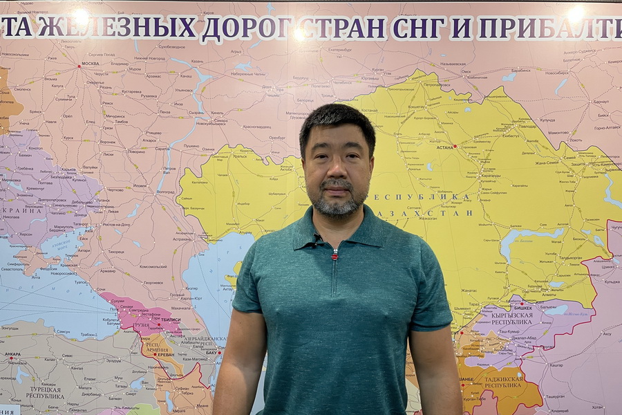 Санжар Елюбаев