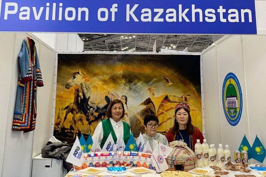 Казахстанские консервы из верблюжатины презентовали в Японии